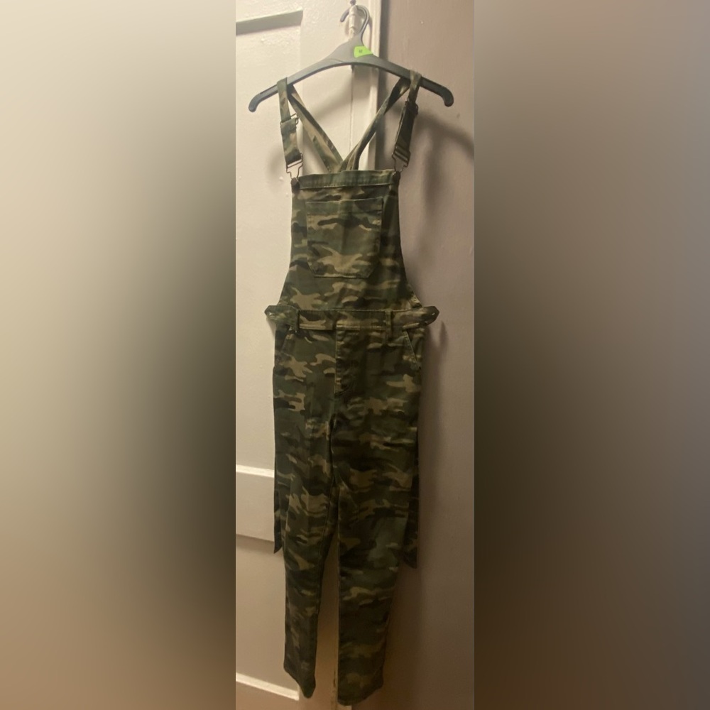 Forever 21 Women’s Camouflage Overalls